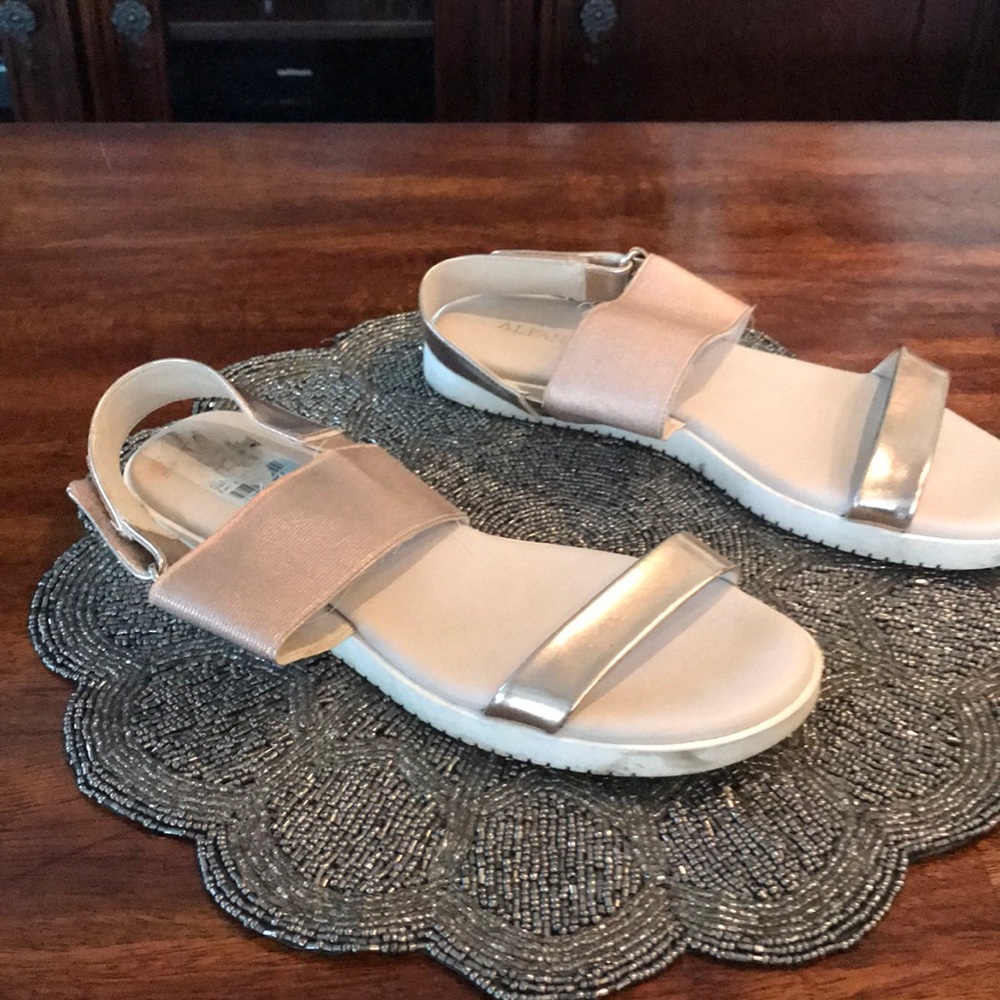 Sandals - Picture 3 of 6